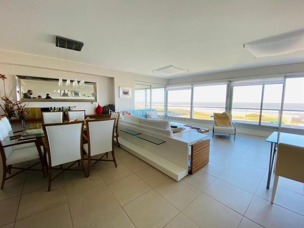 Apartamento en venta en torre Le Parc, Punta del