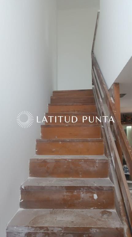 Venta de casa reciclada a 100 metros playa de edificio Dela