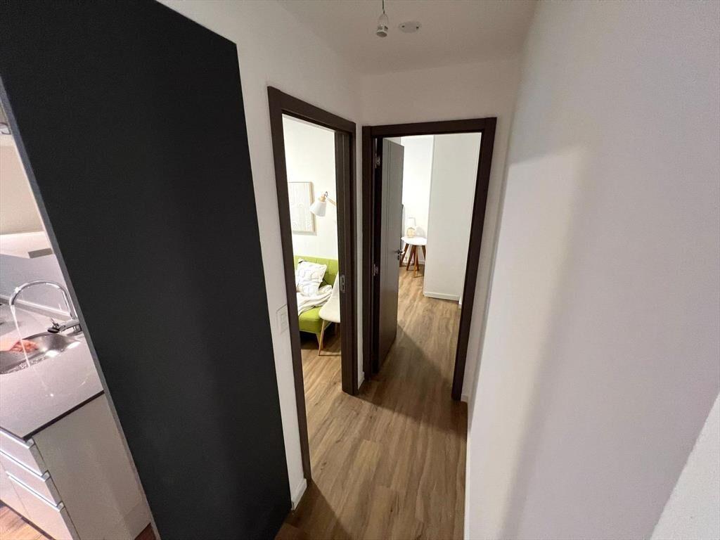 Venta apartamento al frente de 2 dormitorios y balcón en Ce