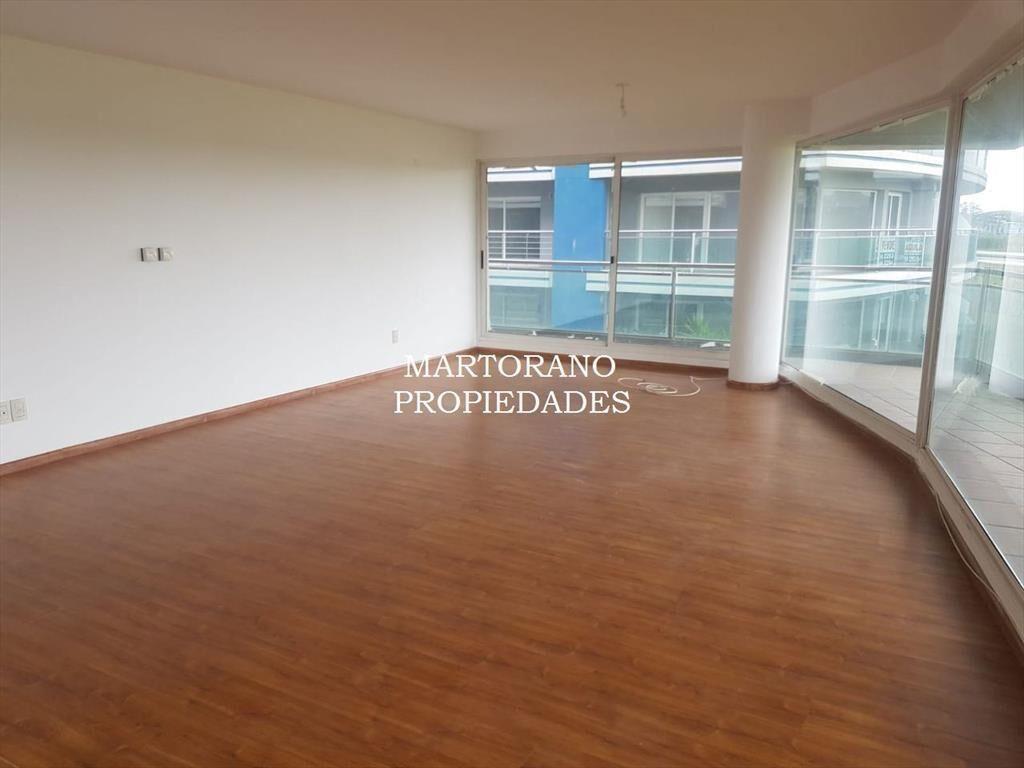 VENTA Av. de las Americas. Amplia terraza al frente 3 dorm