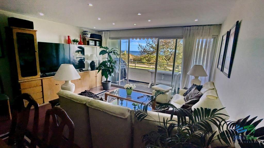 Venta de apartamento 3 dormitorios en primera línea sobre