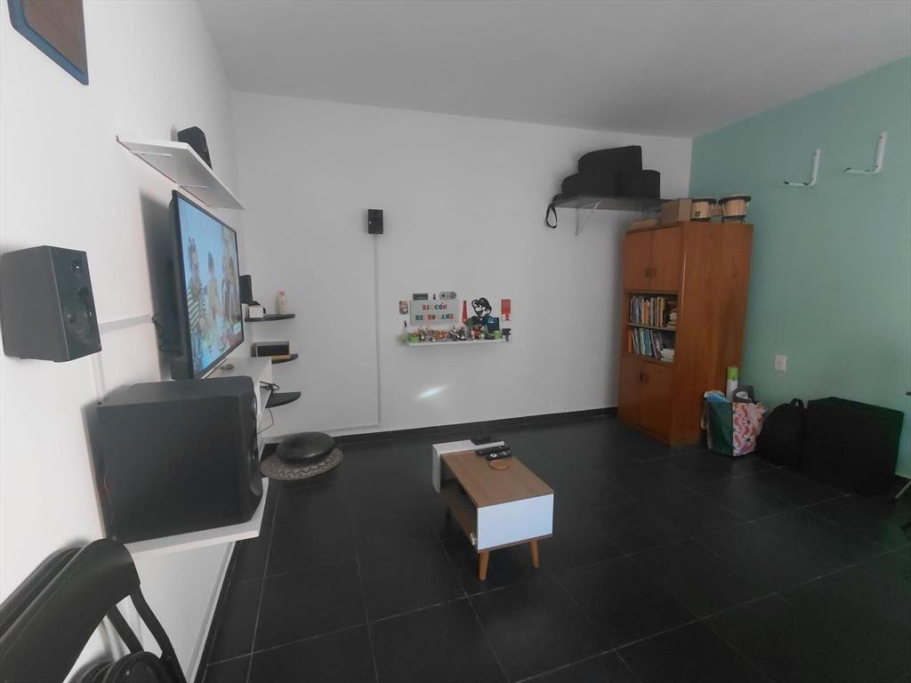 VENTA APARTAMENTO DOS DORMITORIOS EN CERRITO CON PATIO Y PA