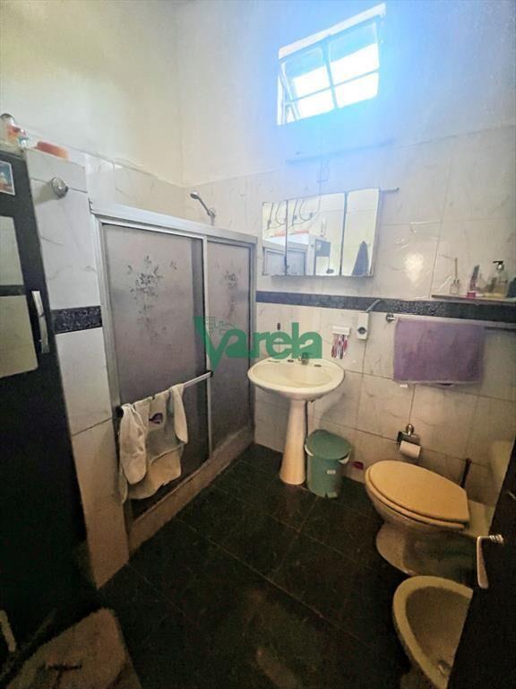 Venta Casa Con Terreno y 2 Apartamentos Colon