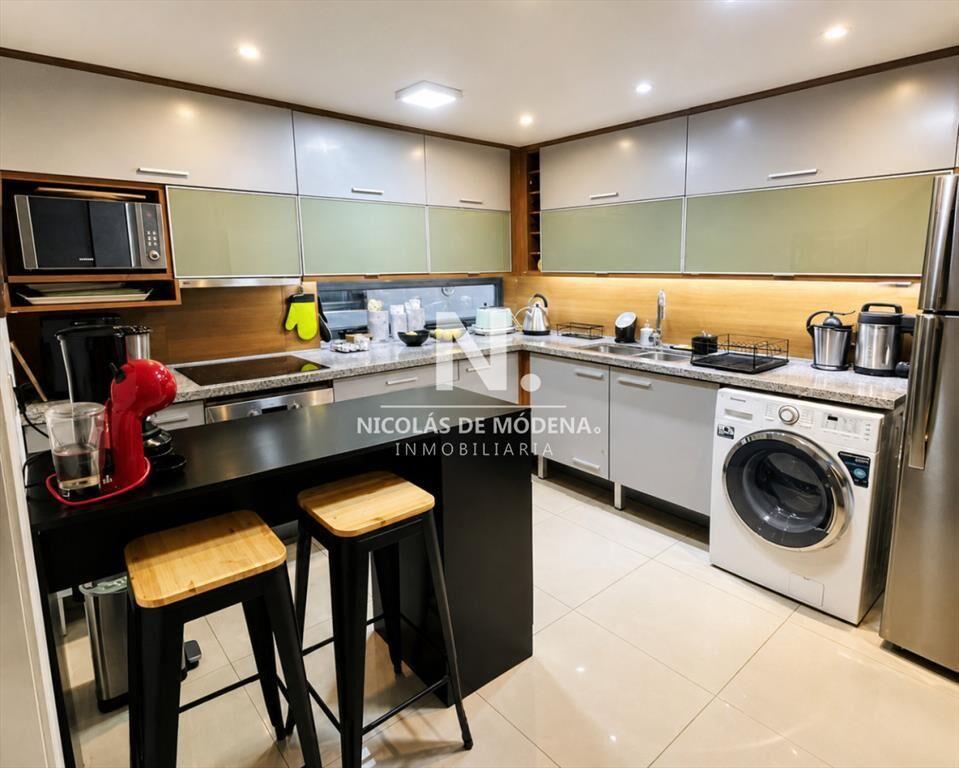 Vende apartamento de 3 dormitorios esquinero en Punta del E
