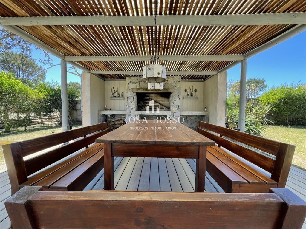 Casa en alquiler con piscina José Ignacio
