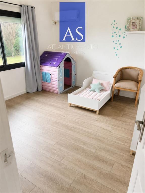 Moderna Casa 3 dormitorios con Piscina y Amplio
