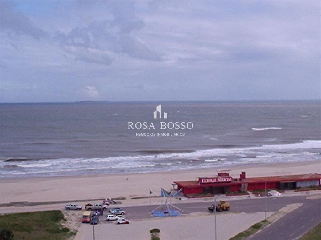 Apartamento en Brava, 3 dormitorios *