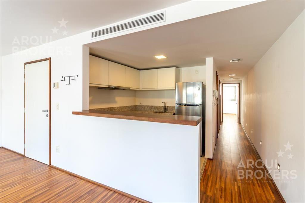 Apartamento de 2 dormitorios con garaje en venta en Punta