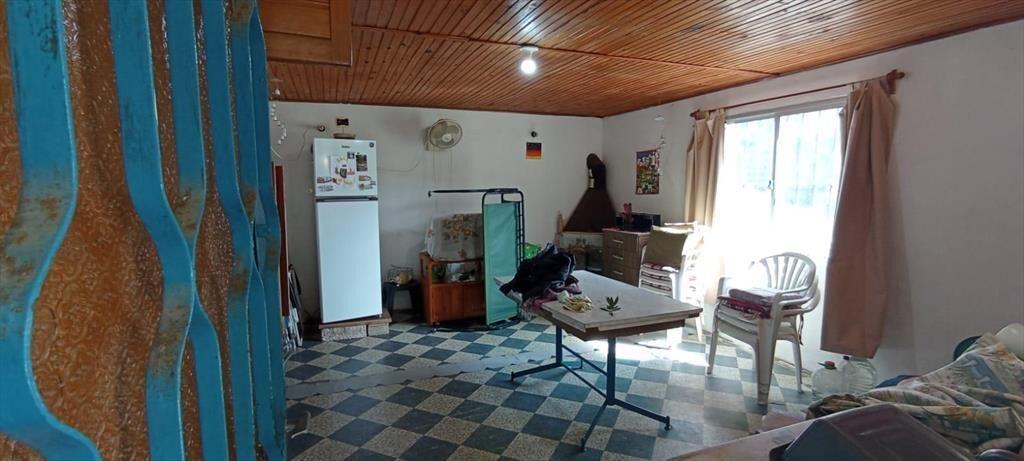 Casa en Jaureguiberry, jardín y fondo arbolado con parrille