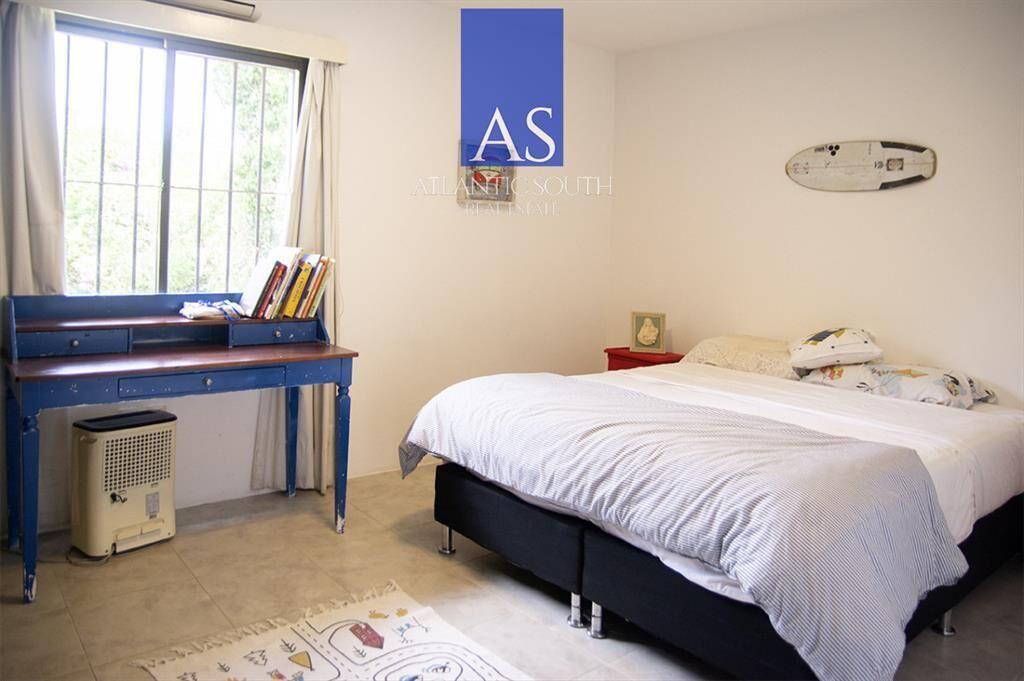 Exclusiva Casa a 60 Metros del Mar en Playa Mansa | 5 Dormi