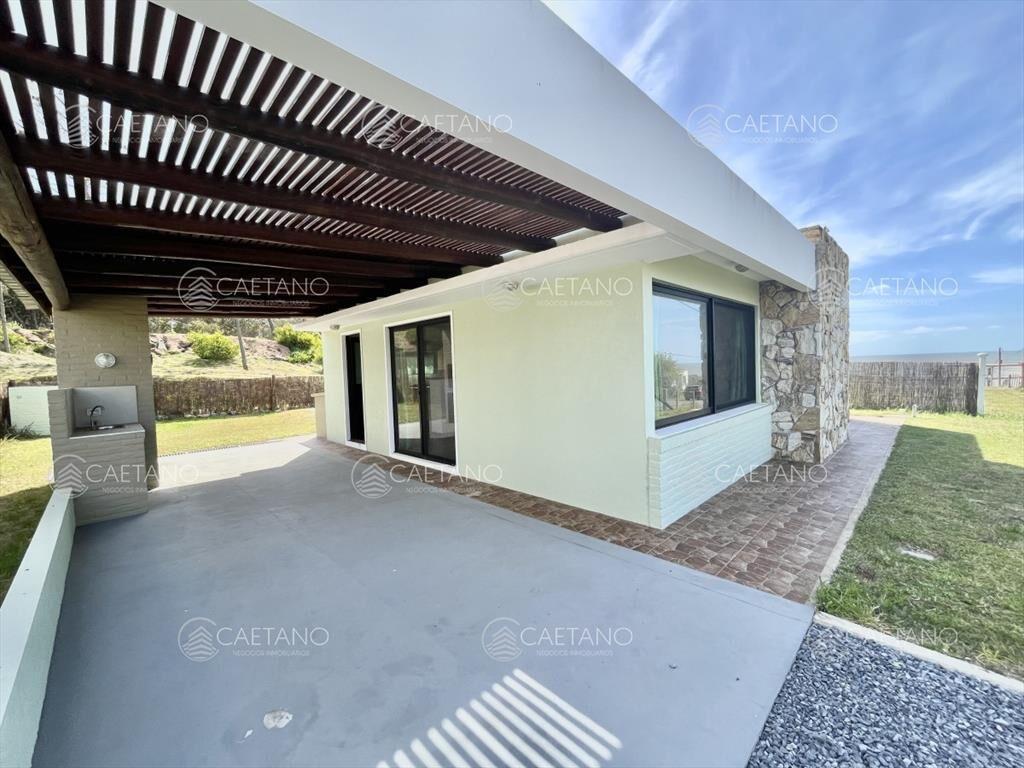 Venta casa - 2 dormitorios + Piscina - Punta