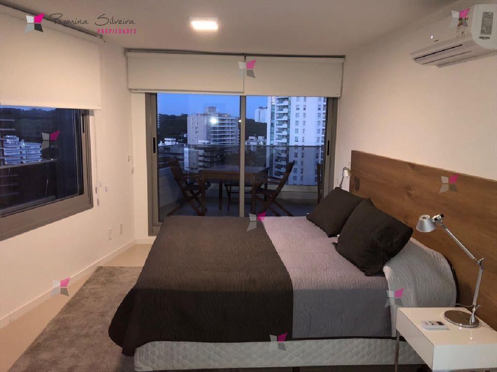 VENTA DE APARTAMENTO DE 2 DORMITORIOS EN TORRE ESMERALDA PU