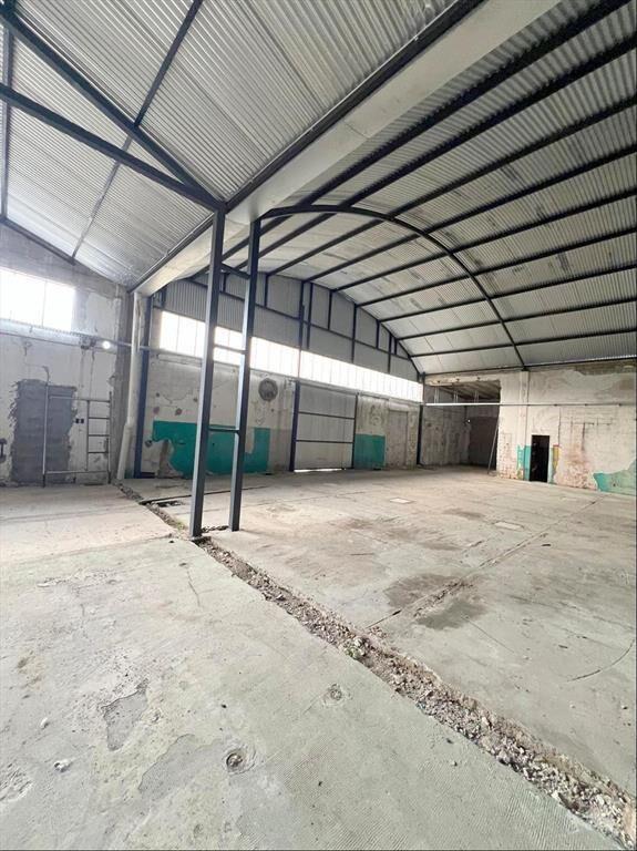 Alquiler a300 m Ruta 8 y km28 Terreno 21.979m2 Local 3300m2