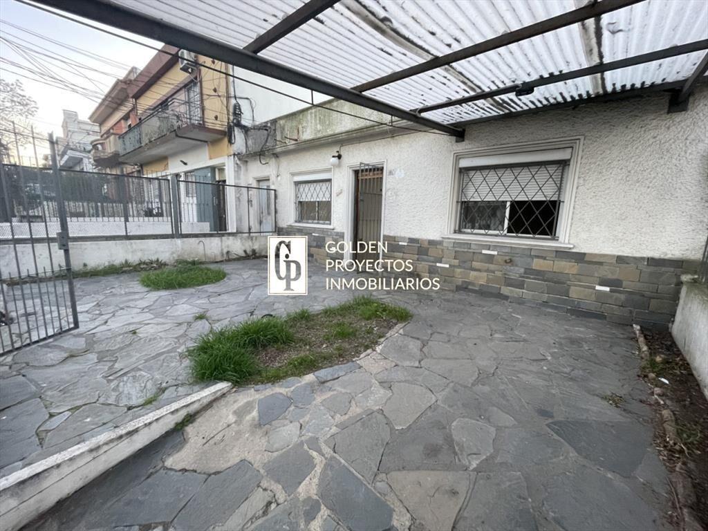 Casa en alquiler dos dormitorios y cochera en buceo