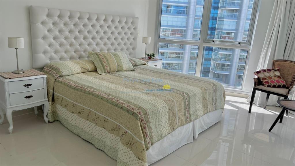Apartamento de 3 dormitorios en venta en primeras