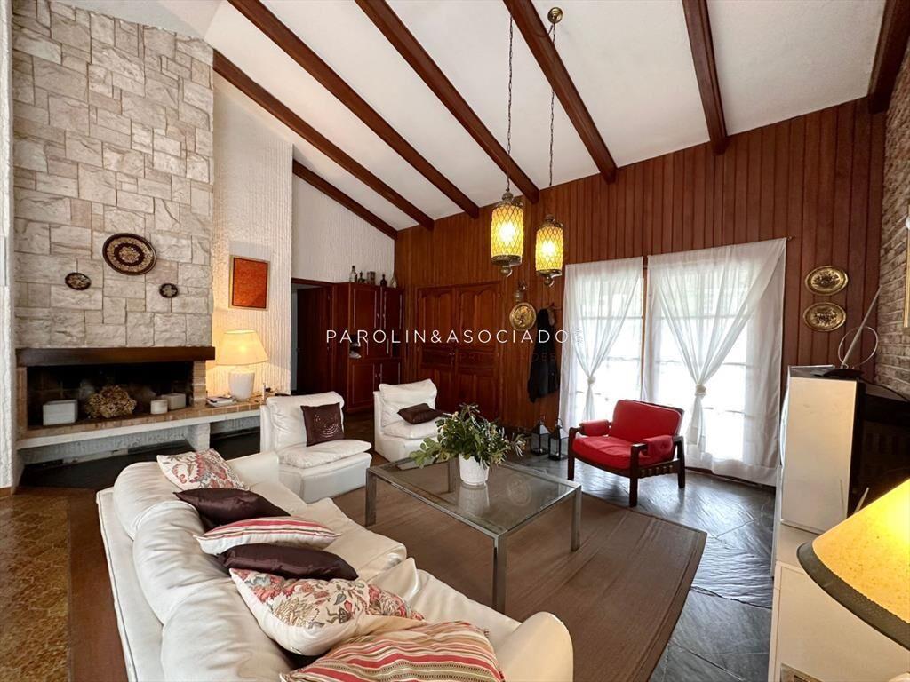 Casa de 3 dormitorios + dependencia de servicio