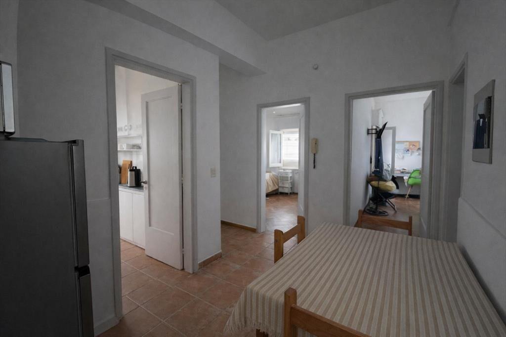 Venta apartamento 3 dormitorios con patio. Tres Cruces- Alq
