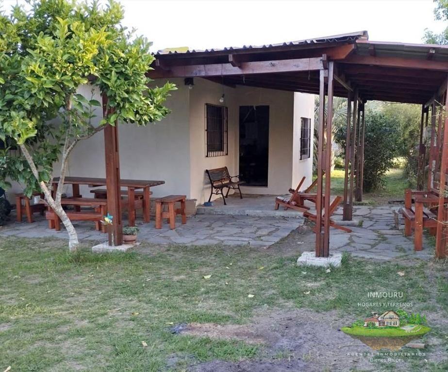 Venta de casa con terrenos en 25 de Agosto, Florida