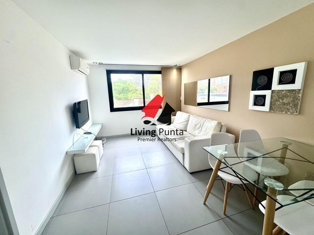 Apartamento en Alquiler por temporada a una y del