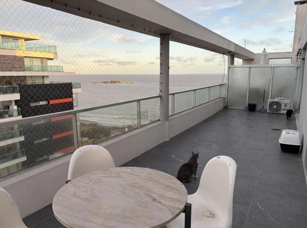 Se alquila Penthouse dúplex de dos dormitorios con terraza