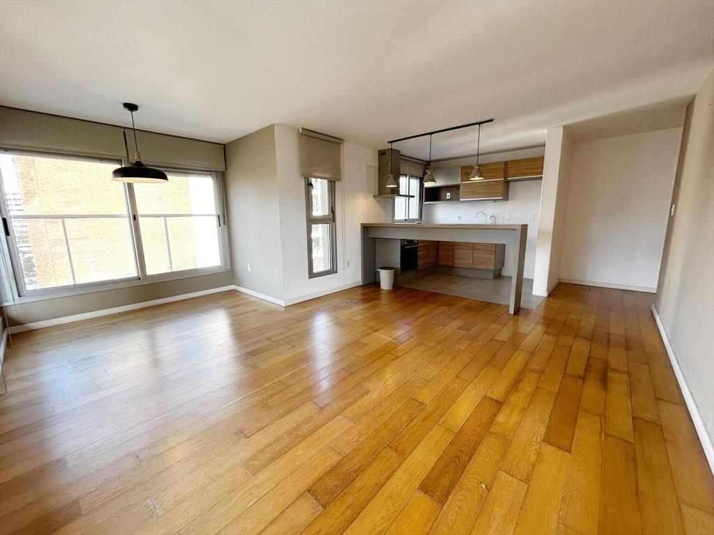Alquiler Apartamento de 2 dormitorios y cochera en Pocitos