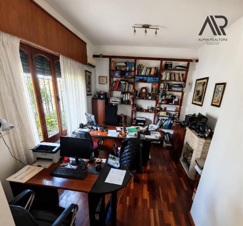 Casa en Venta en Malvín con Cochera, Barbacoa, Apartamen...