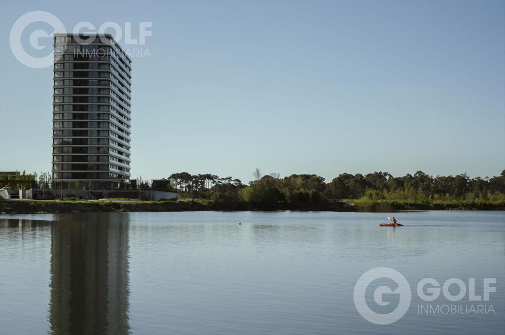 Venta apartamento de 2 dormitorios con terraza en Carrasco