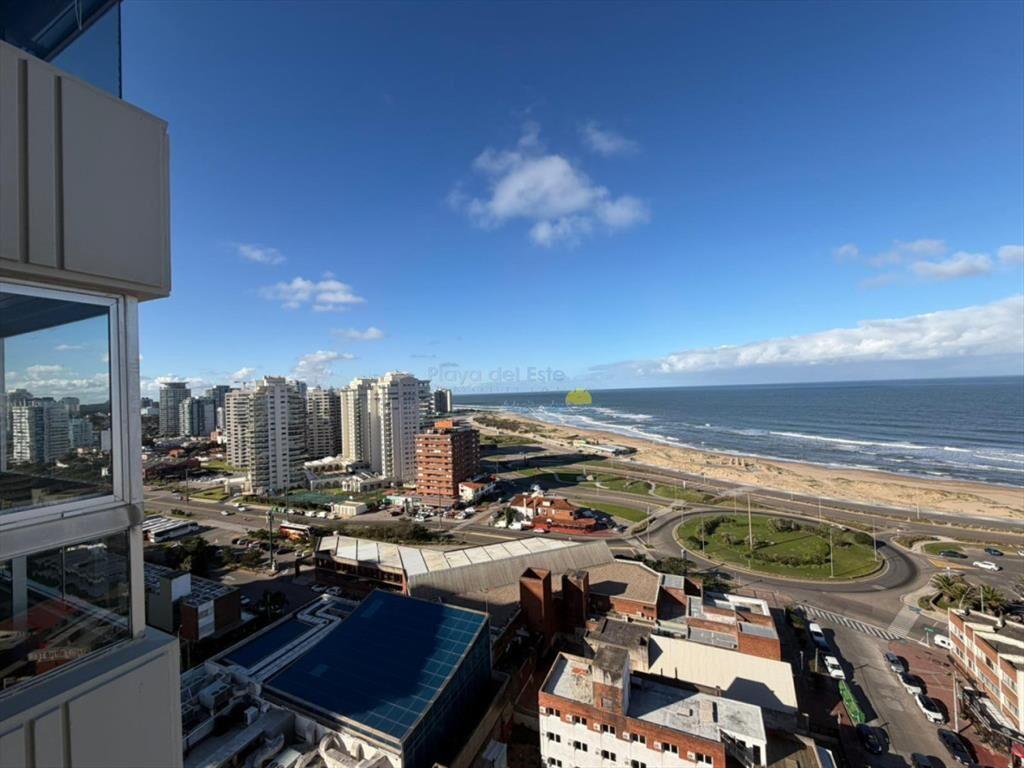 Apartamento de 3 dormitorio en alquiler anual e ,
