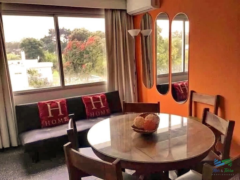 Vendo apartamento de 1 dormitorio y medio. Playa