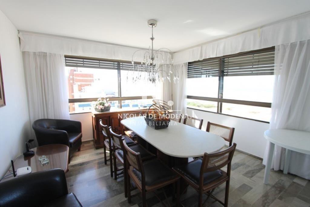 En venta Apartamento de 3 dormitorios en Center