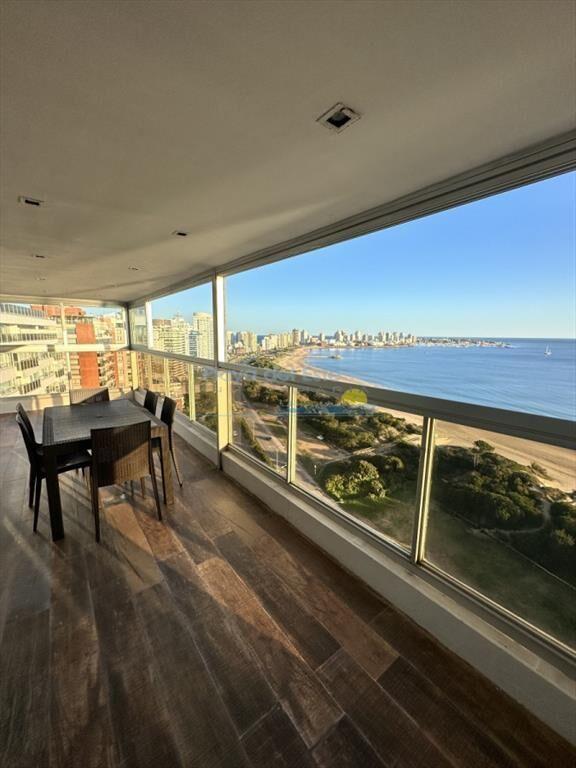 Penthouse primera linea mansa