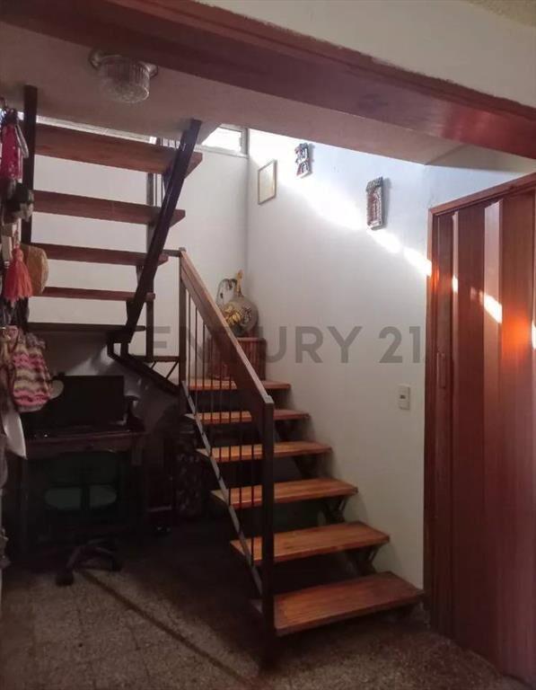 VENTA DUPLEX,3 DORMITORIOS,PATIO,PARRILLERO,COCHERA-LA PAZ.