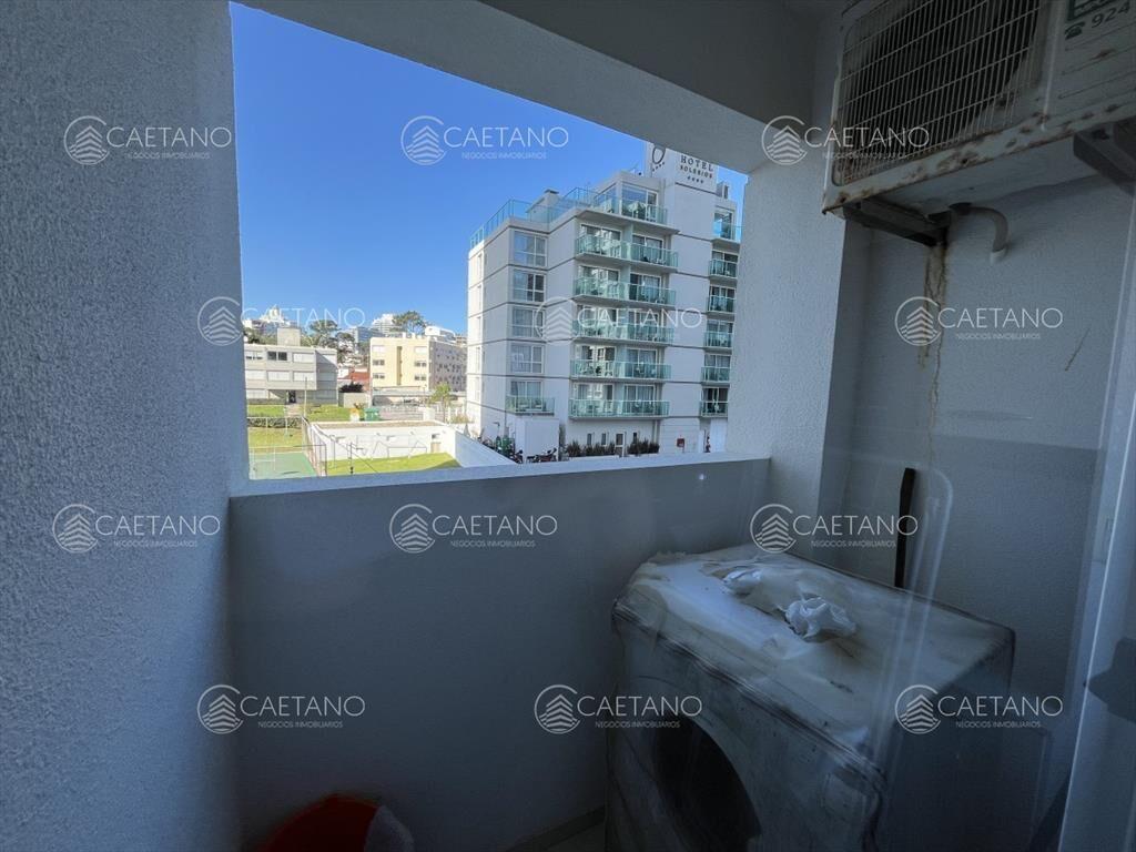 Apartamento en Alquiler a una cuadra del mar en