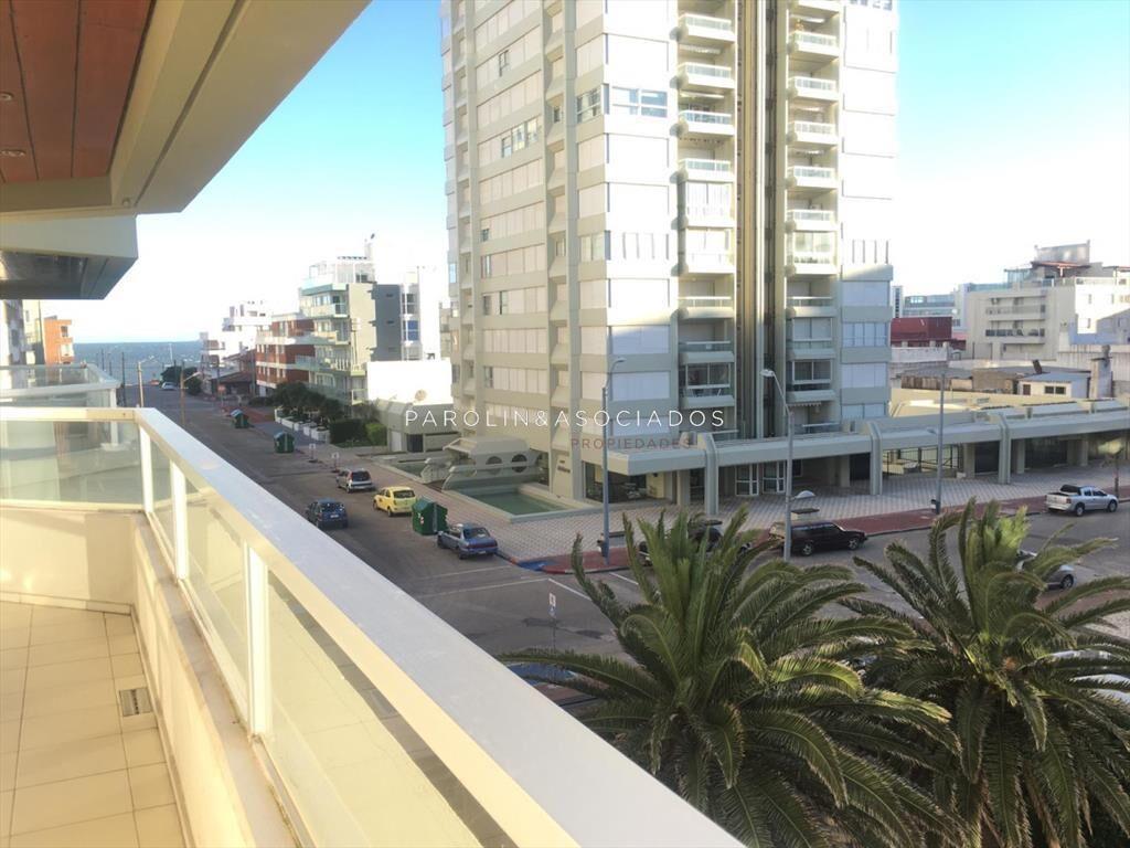 Apartamento en venta con vista al puerto