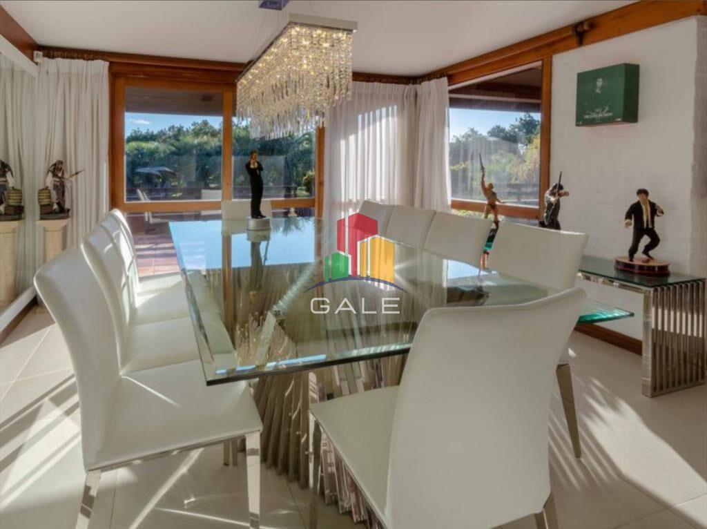 Espectacular mansion a solo metros de mar en venta, 8 dormi