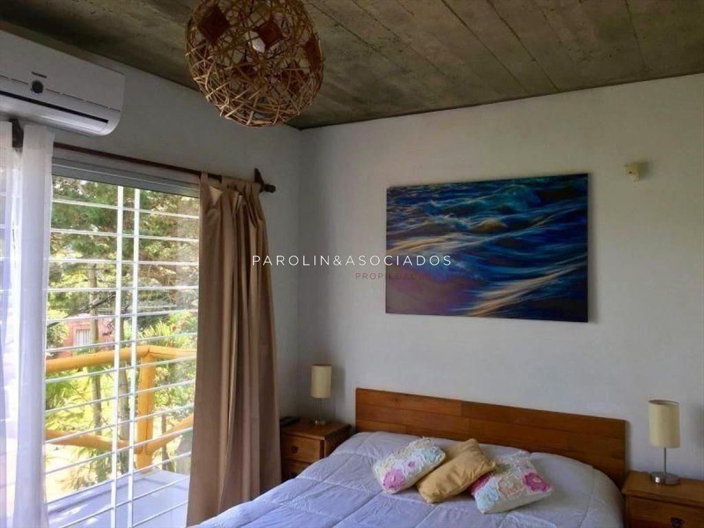 Casa en venta de 3 dormitorios en La Barra, Punta del Este.