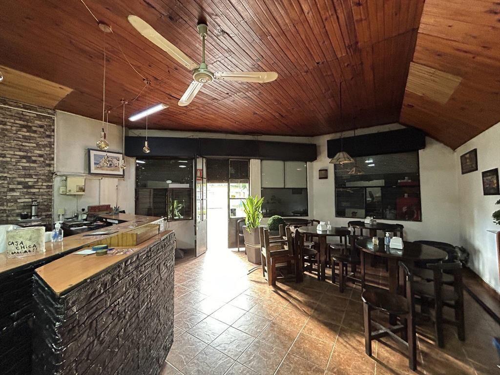Venta de Local comercial con 263 Mts2 en Atahualpa