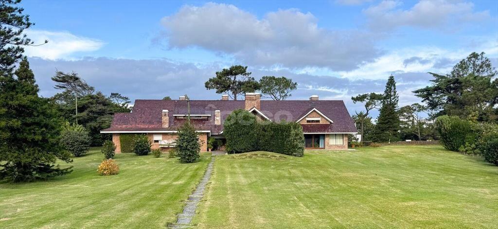 La Mansa – Gran residencia en lote de 10.636 m² con 2 casas