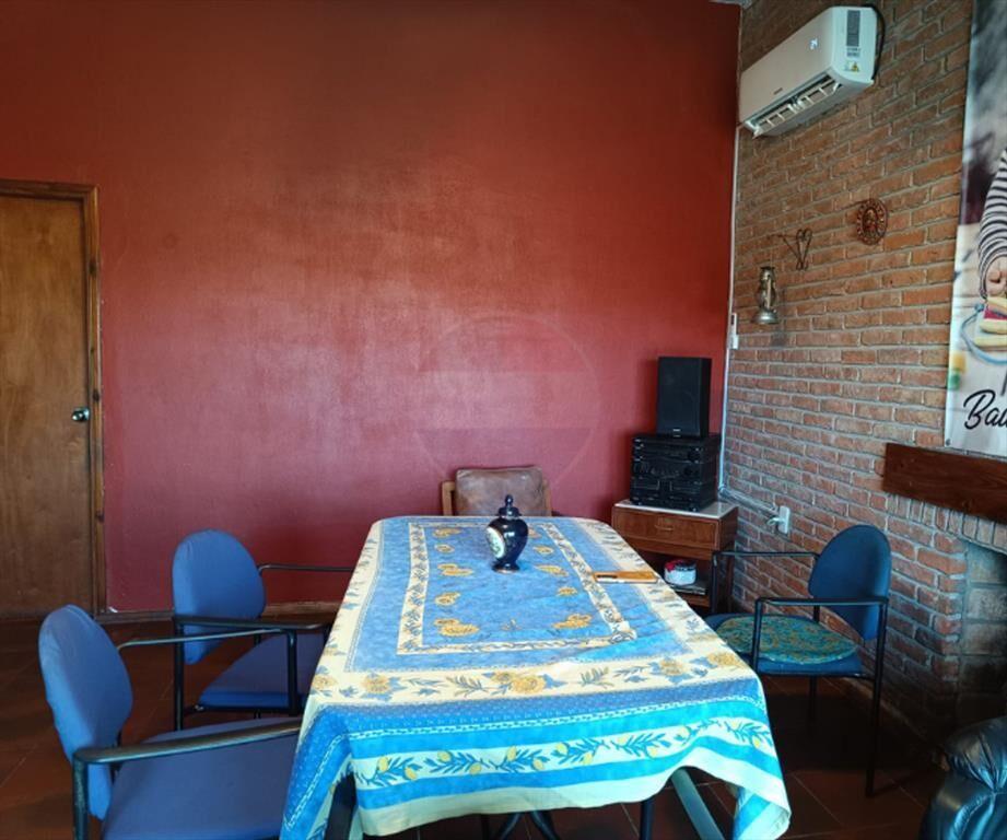 VENTA, casa de dos dormitorios, en Lezica.