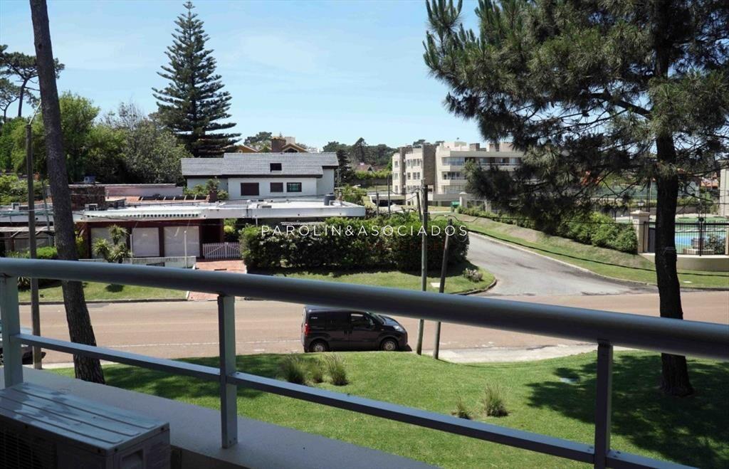 Apartamento de 3 dormitorios en venta en la Punta