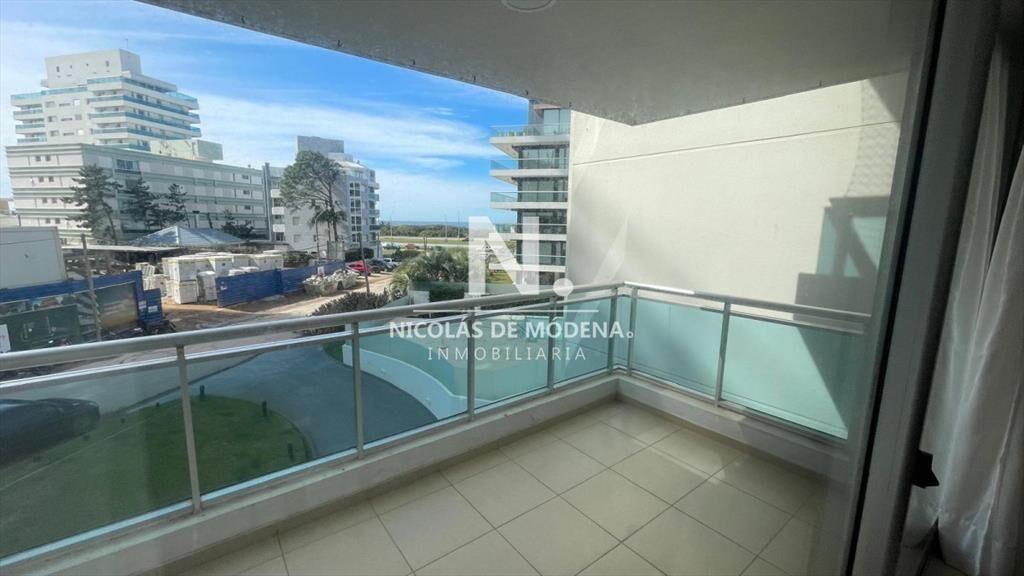 Apartamento en venta de 3 dormitorios y dependencia en Pun