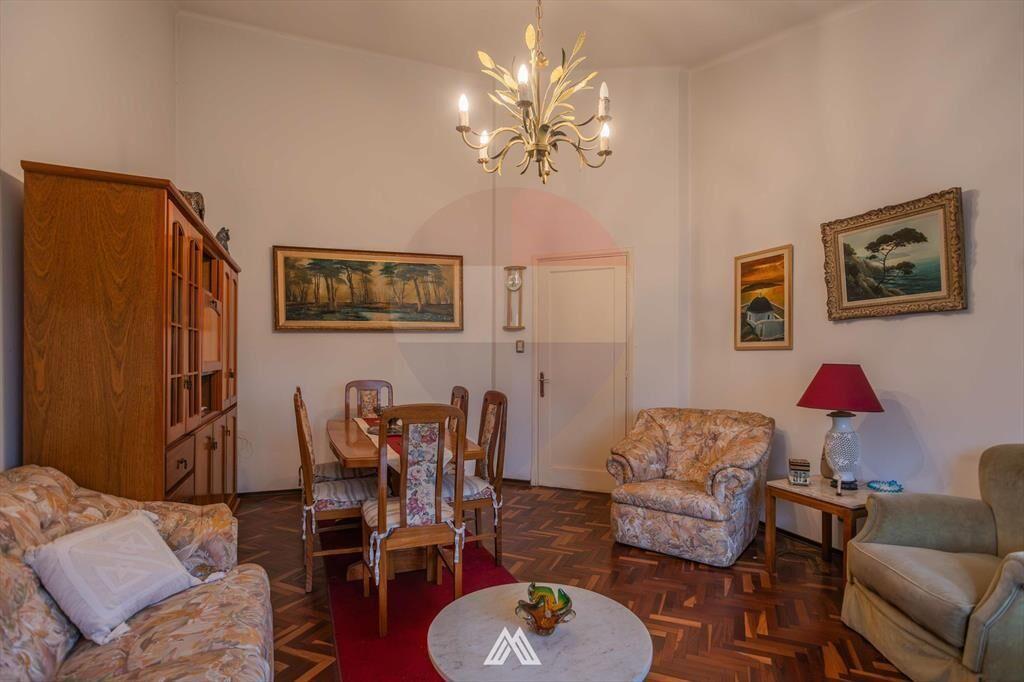 Venta Casa y 2 Apartamentos en gran terreno Malvin