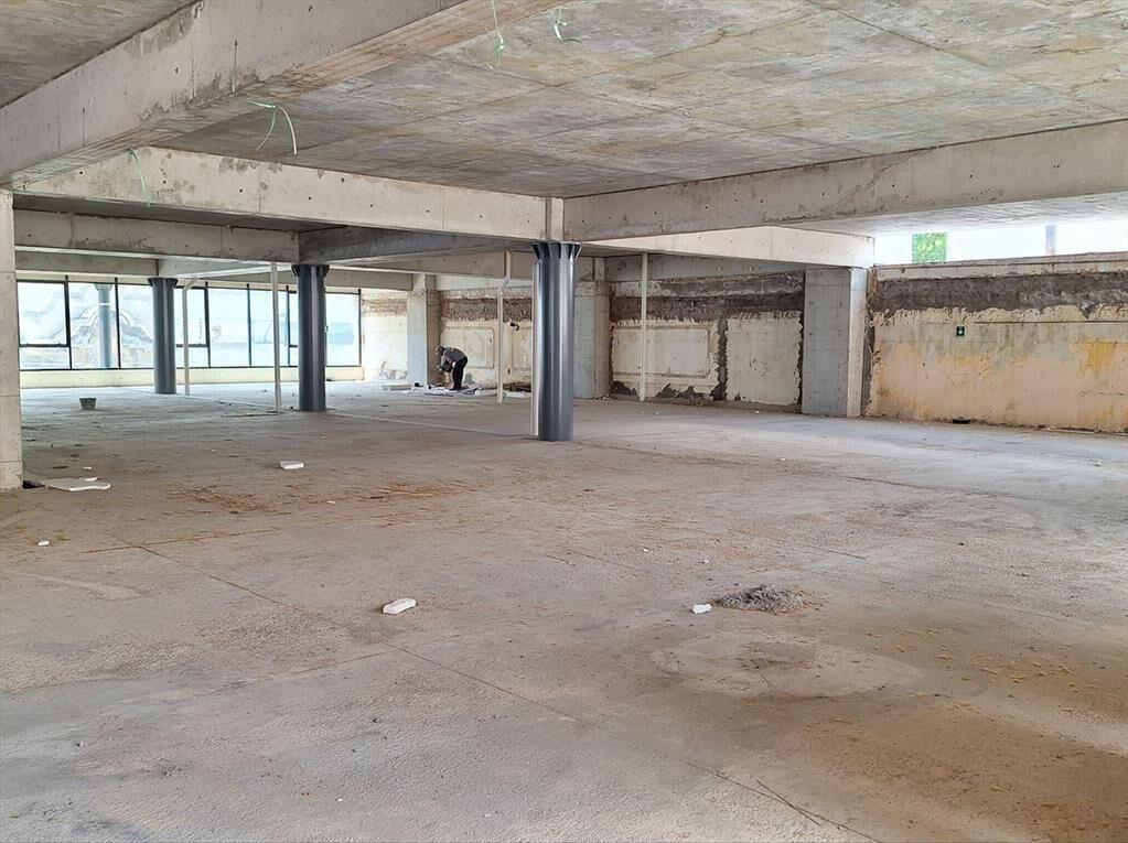 LOCAL Y OFICINA 2.000 M2 CORDON, CASI 18 DE JULIO