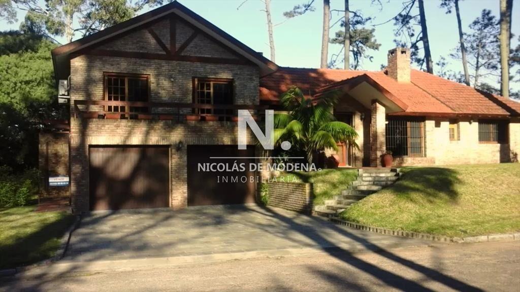 VENDE CASA CON GRAN TERRENO, EN PLAYA MANSA, DEL