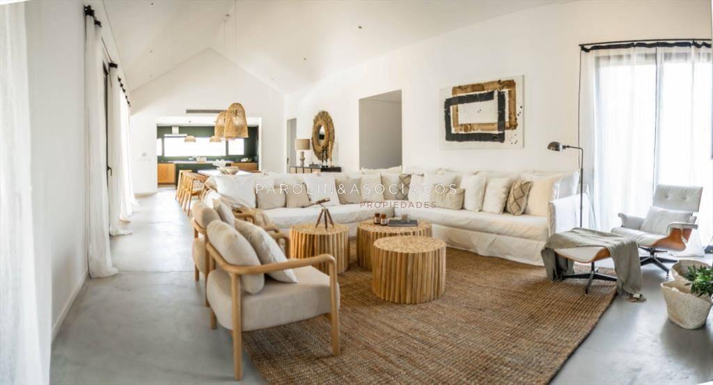 Hermosa casa en venta con 4 dormitorios en Pinar