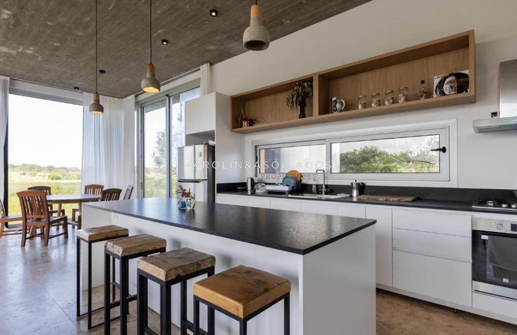 Casa en Venta de 4 Dormitorios en Laguna Escondida