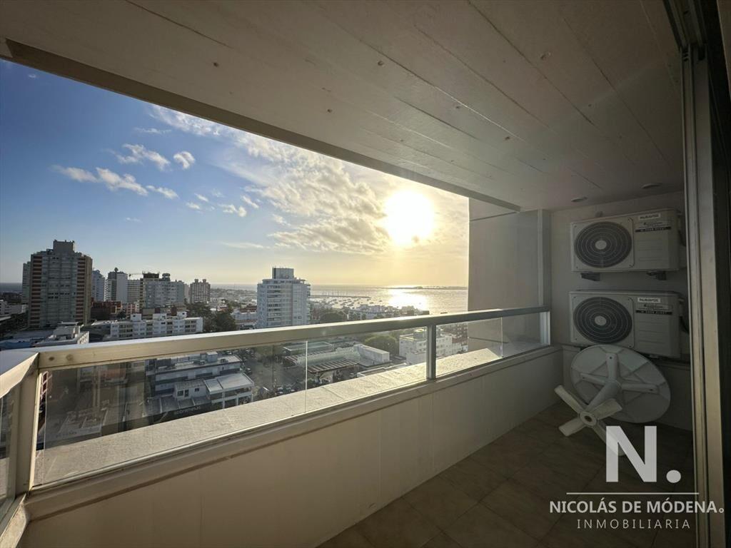 Vende apartamento de 3 dormitorios en Torre Gattas, Punta d