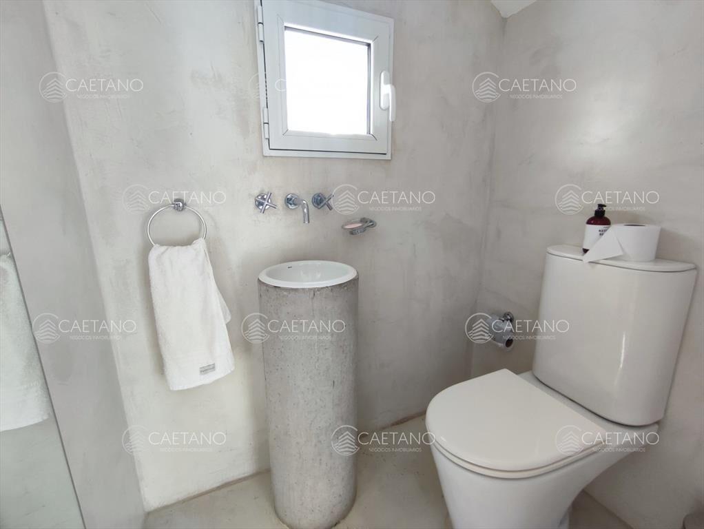Alquiler de casa 3 dormitorios. Punta Piedras,