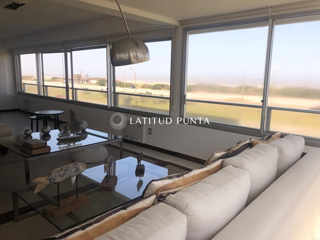 Apartamento frente al Océano, 3 dormitorios más