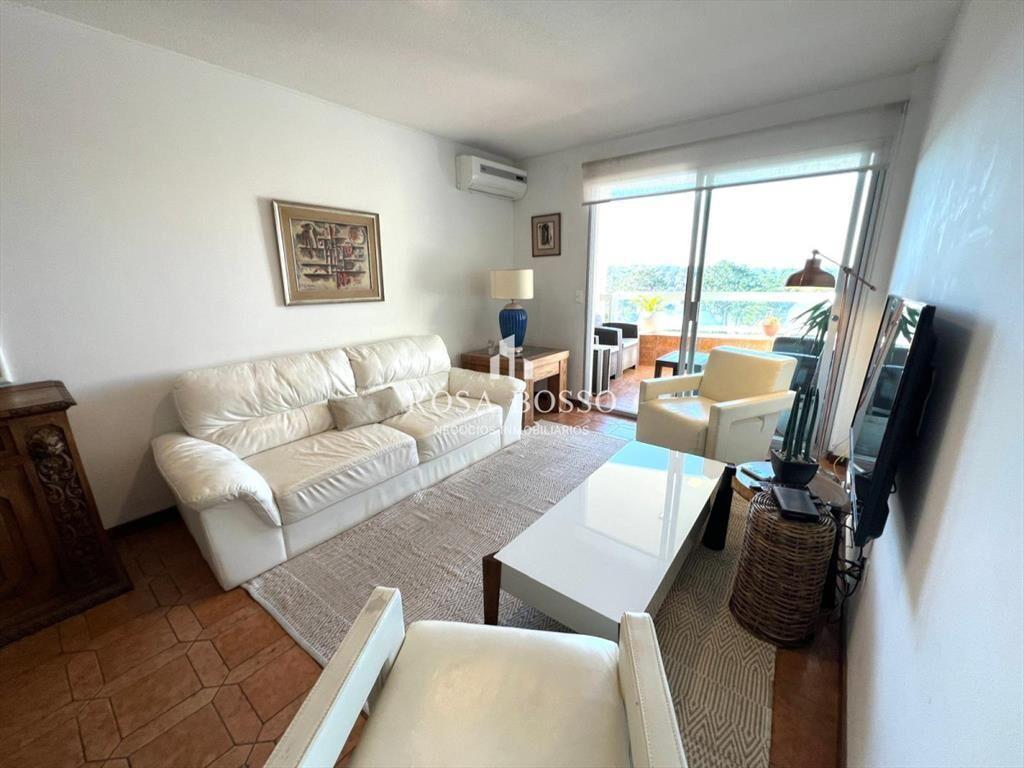 apartamento en venta zona shopping punta, 2 y